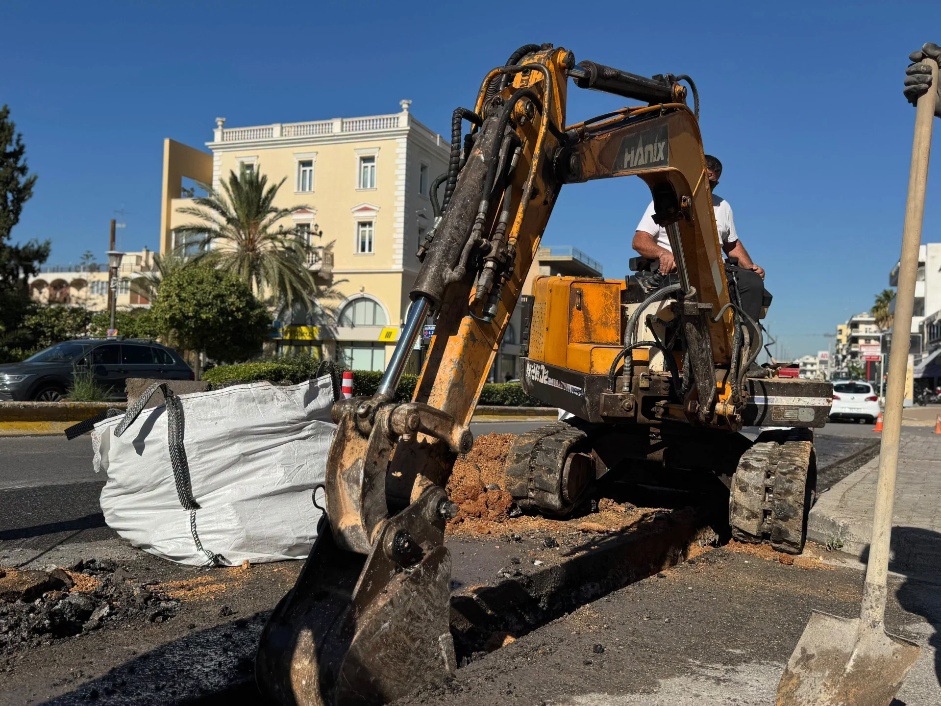 Εργασίες κατασκευής νέων φρεατίων υδατοσυλλογής βρίσκονται σε εξέλιξη στη συμβολή των οδών Κύπρου & Φλέμινγκ, στη Γερουλάνου και σε άλλα 30 σημεία του Δήμου μας